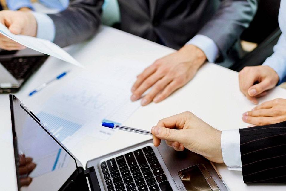 consultor seo en valencia - reunion de negocios