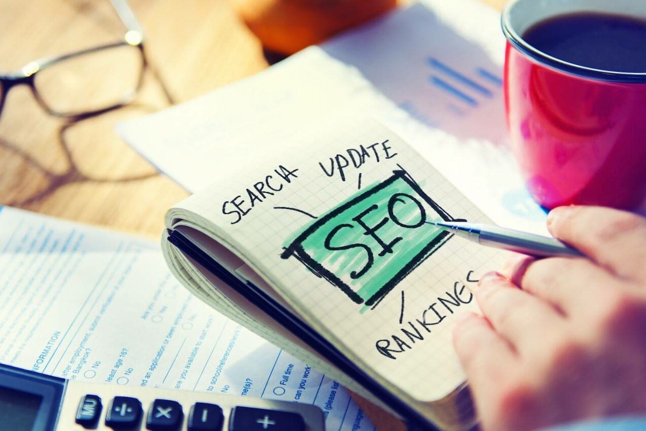 consultor seo en valencia - libreta con seo