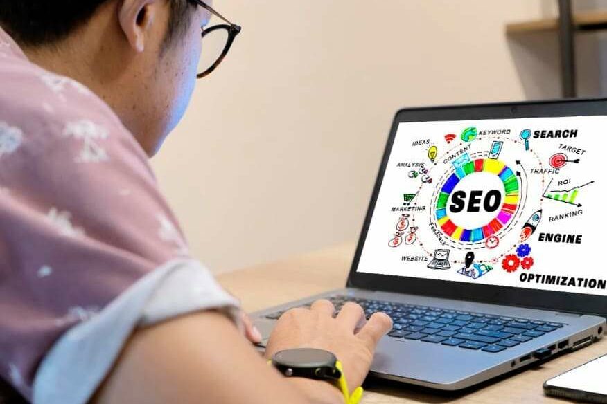 Experto SEO en Valencia – Hombre Experto SEO en Valencia - Hombre